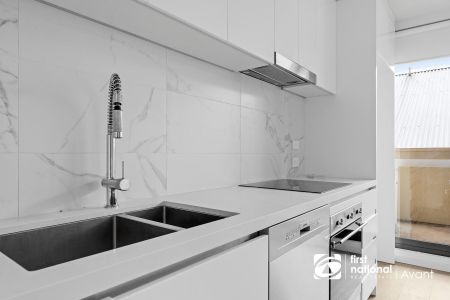 Inner City Lifestyle Convenience - Photo 4