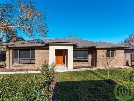 3-Bedroom Townhouse Offering Modern Comfort in Prime Garran Location - Photo 4