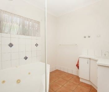 NEAT FAMILY HOME - Photo 5