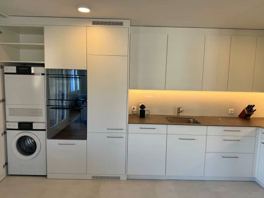 Möblierte 3.5-Zimmerwohnung mit Seeblick im Zentrum von Zug - Foto 1