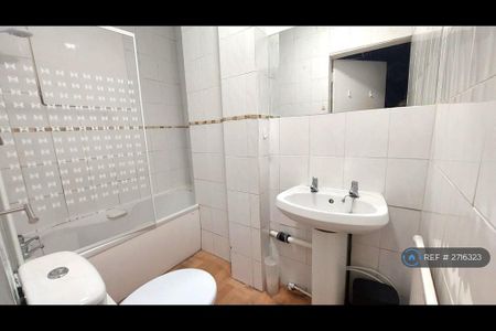 4 bedroom flat to rent - Photo 5