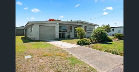 Home with Large Shed & Multiple Living Areas - Photo 3