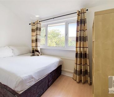 3 bedroom end of terrace house to rent - Photo 3