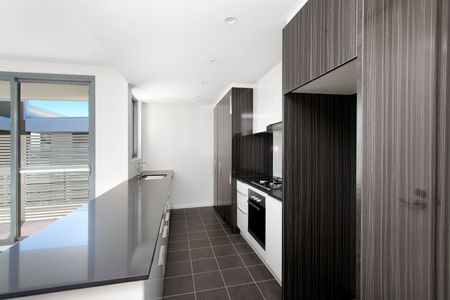 One Bedroom Plus Study - Photo 2