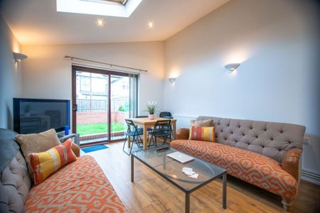 Stylish, contemporary six bed property - Photo 3