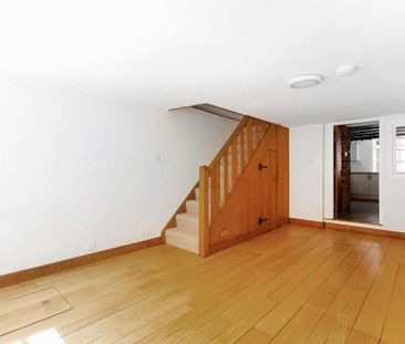 Grade II listed mid-terrace house in central Oxford with garden. - Photo 6