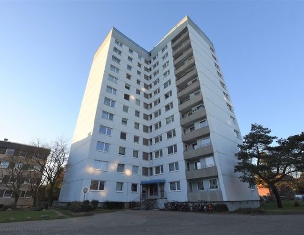 Frisch renovierte, große 3-Zimmer-Wohnung mit Balkon in Bad Schwartau - OTTO STÖBEN GmbH - Photo 1