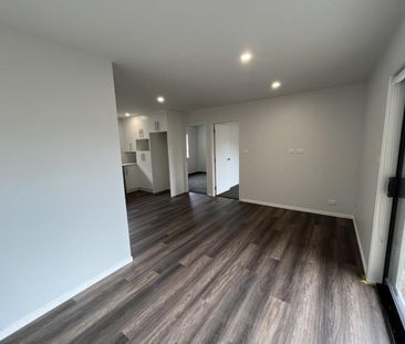 Modern, Fully Renovated Two-Bedroom Unit in ... - Photo 3