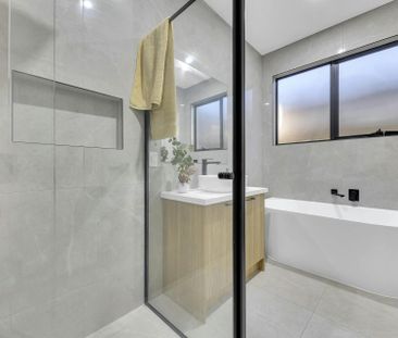 Brand New fully upgraded beauty ! - Photo 4
