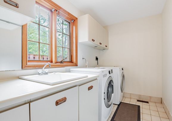 For Lease - 256 Cocksfield Avenue Unit# Rm 2, Toronto, Ontario - Photo 1