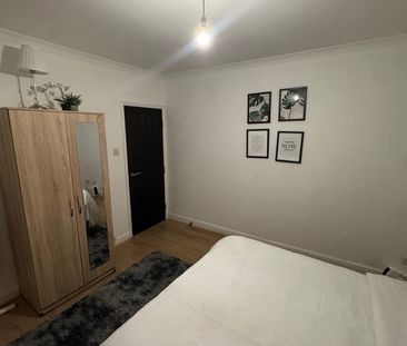 1 Bed Flat, Deptford High Street, SE8 - Photo 4