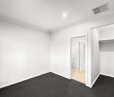 🏠 Brand New 4-Bedroom in Eynesbury - $350pw - Photo 1