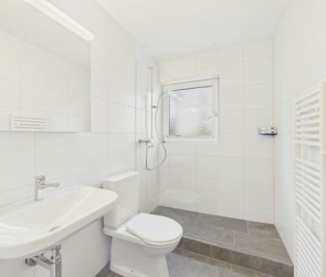 Erstbezug nach Totalsanierung: Stilvolle 4.5-Zimmer-Wohnung mit Top... - Photo 3