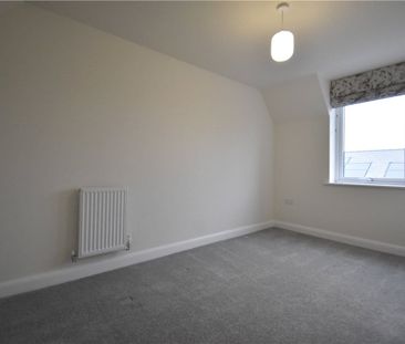 Well presented 4 bedroom townhouse to rent situated just to the Nor... - Photo 1