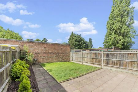 4 bedroom semi-detached house to rent - Photo 5