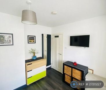 1 bedroom in a house share to rent - Photo 4