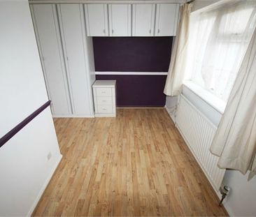 The Phillipers, Watford, WD25 - Photo 2