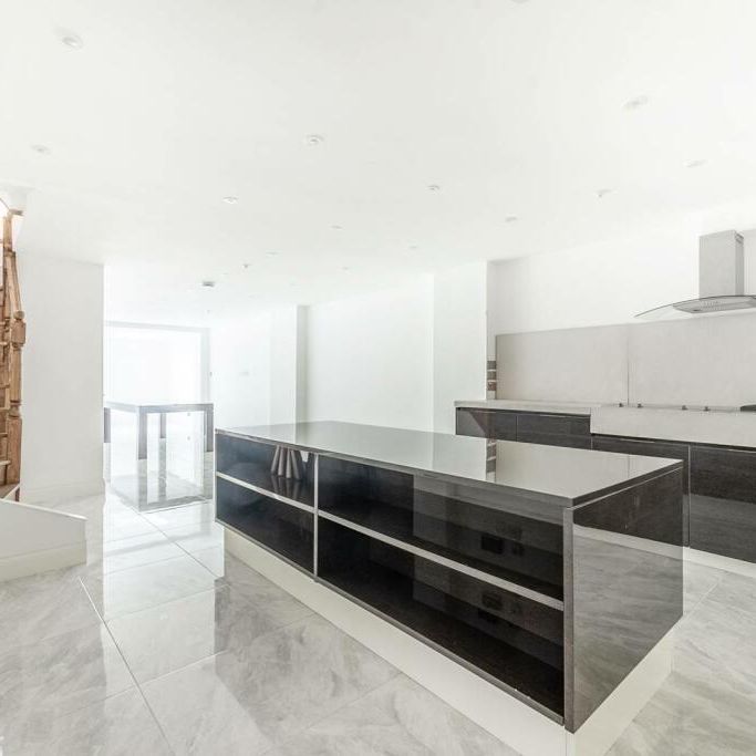 5 bedroom terraced house to rent - Photo 1