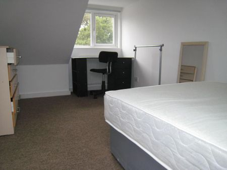 4 bedroom terraced house to rent - Photo 2
