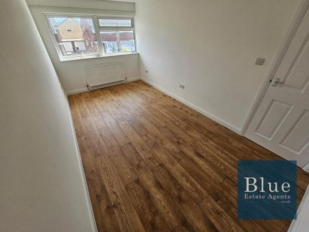 3 bedroom semi-detached house to rent - Photo 3