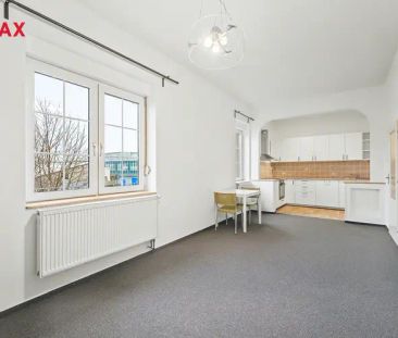 Pronájem světlého bytu 2+kk v Českém Brodě - Photo 1