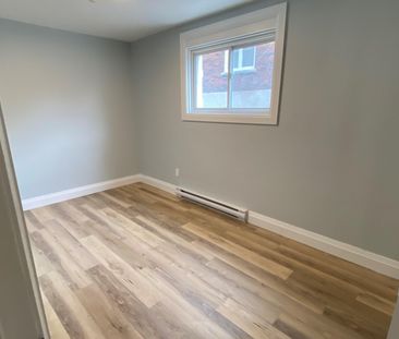 56 Dundas Street Unit 2, 2 bed, 1 bath - Photo 1