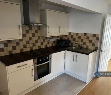 2 bedroom flat to rent - Photo 4