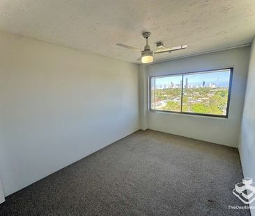 2-Bedroom Apartment with Breathtaking Gold Coast Skyline Views - Photo 6