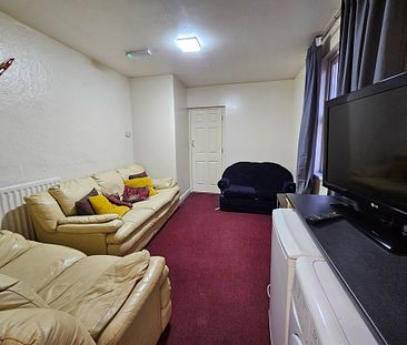 6 Bed Student Accommodation - Photo 4
