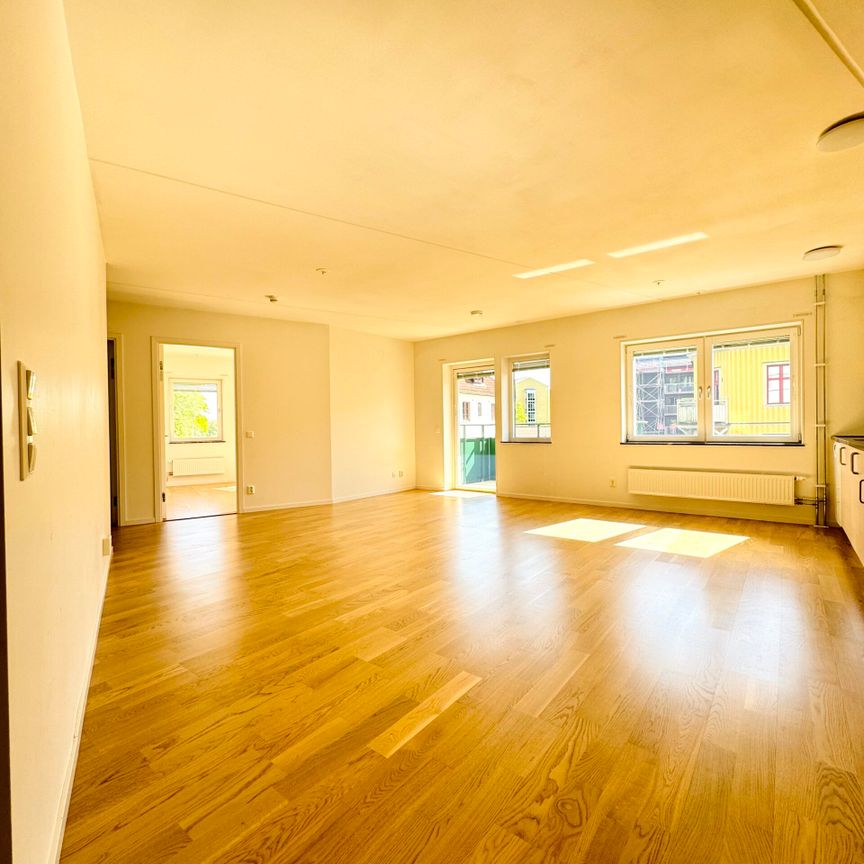 3:a Ekedalsgatan 9, Östermalm Skövde - Photo 1