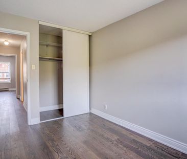For Lease - 1039 Cedarglen Gate Unit# 28, Mississauga, Ontario - Photo 4