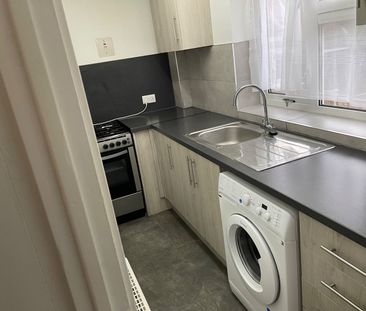 Studio Flat, Netley Road, IG2 - Photo 3