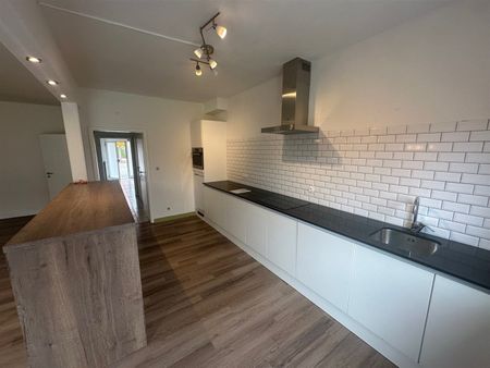 Ruime woning met 3 slaapkamers, garage en tuin - Photo 2