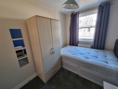 6 Bed Student Accommodation - Photo 5