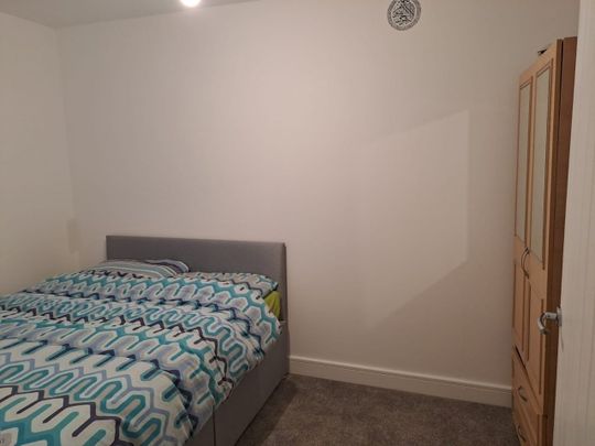 Room in a Shared House, Lynchets Road, LU2 - Photo 1