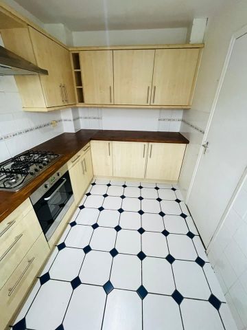 Room in a Shared House, Stunning Double Room In Wimbledon, SW19 - Photo 5