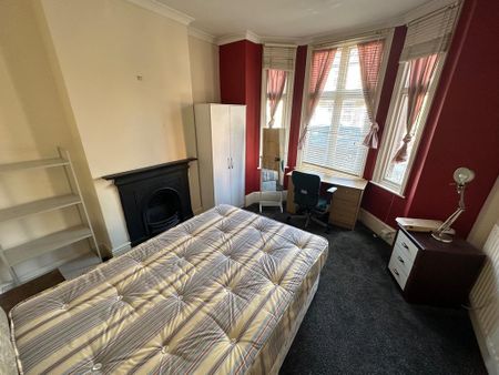 4 bedroom terraced house to rent - Photo 3