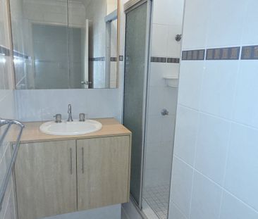 2/17 Harold Street, West End QLD 4810 - House For Rent | Domain - Photo 6