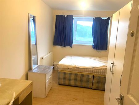 Room For Rent Queen Street, Pontypridd - Photo 2