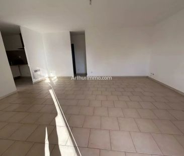 Location Appartement 4 pièces 74 m2 à Aubagne - Photo 3