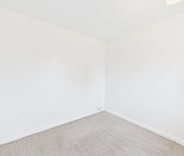 63 Lowedges Drive, S8 - Photo 6