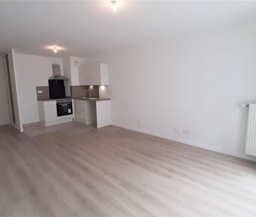 location Appartement T3 DE 65m² À COLOMBES - Photo 2