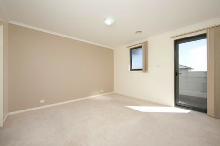 Neat Three Bedroom Townhouse - Photo 4