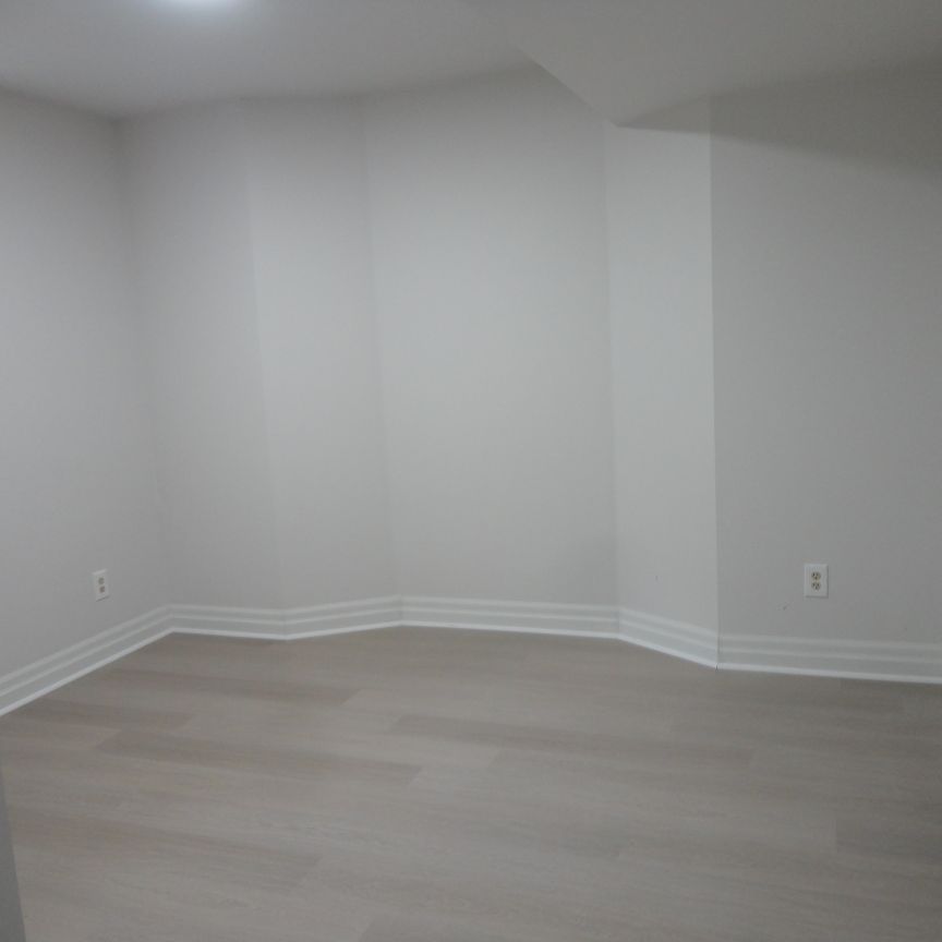 One bedroom basement apartment - Photo 1