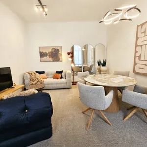 Koffer packen & einziehen: Stilvoll möblierte Altbauwohnung mit neuer Einbauküche - Foto 2