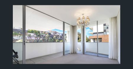 4 BEDROOM PARK FACING SPLIT LEVEL APARTMENT - Photo 2