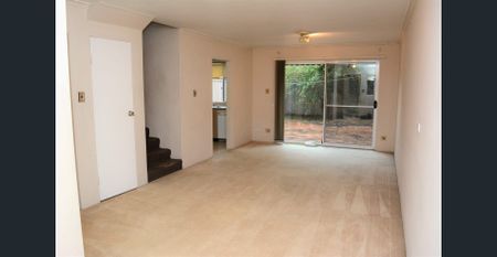 3BR Townhouse! 2 toilets, LUG, BIRs. Blacktown South Public (OC) zone! - Photo 5