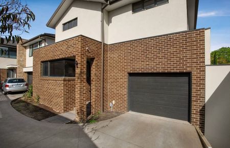 2/18 Lesley Street, Camberwell VIC 3124 - Townhouse For Rent | Domain - Photo 2