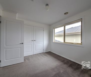 TOWNHOUSE LIVING IN A GREAT LOCATION - Photo 5
