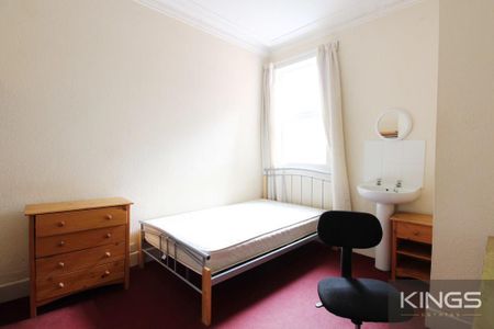 6 bedroom terraced house to rent - Photo 4